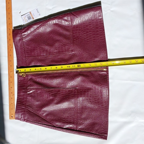 NWT Michael Kors micro skirt, Size 12, faux croc pu leather, Color Burgundy - Picture 2 of 12